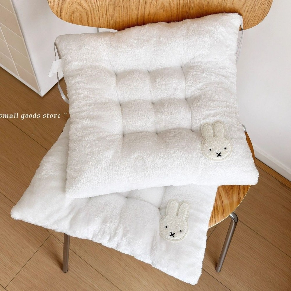 Poduszka na siedzisko Miffy Ra – Home Office With Sofa recenzja i cena